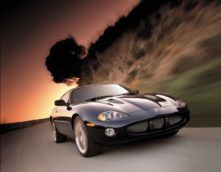  Jaguar XK8 Coupe 1996 года  (фото 17 из 26)